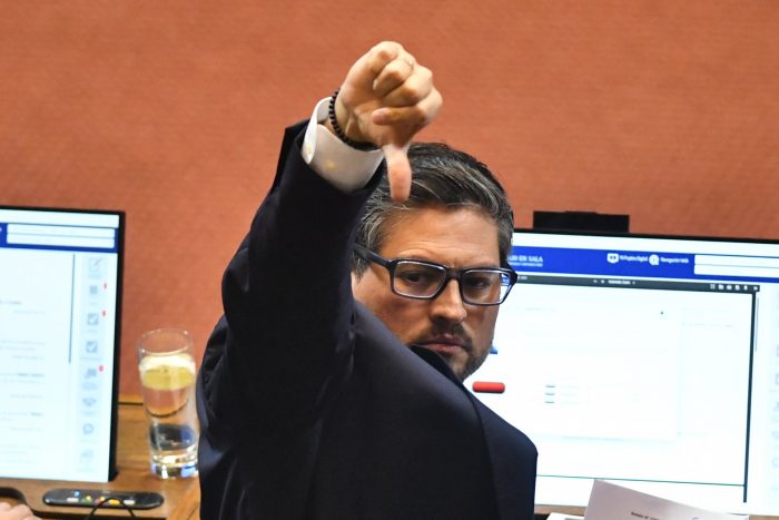 Diputado Valenzuela y acuerdo que no cumplió el Gobierno con el PDG: "Fue un error político"