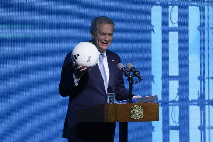 Kast dice que su promesa migratoria de campaña era “una metáfora”: “Entendió mal el mensaje”