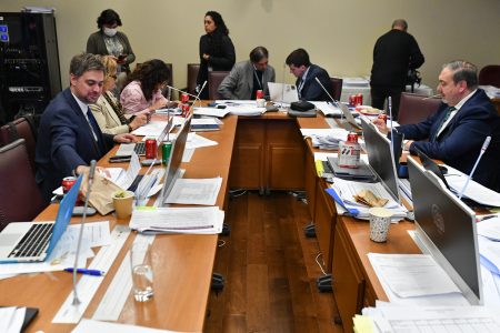 En maratónica jornada, Gobierno sortea el "tsunami" y logra que la Ley Miscelánea sea aprobada