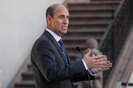 Ministro Arrau asegura que Gobierno opera bajo política de seguridad de la administración Boric