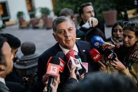 Ministro Alvarado reconoce tensión por eventual acusación a Grau, pero defiende agenda legislativa