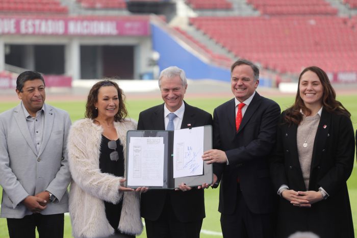 Presidente Kast busca que la U “no sea un meme” y tenga estadio propio: “Que sea política de Estado”