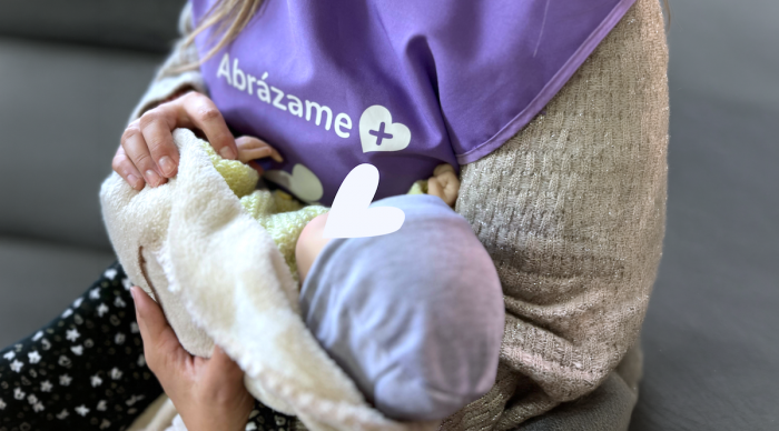 Fundación Abrázame abre convocatoria a voluntariado que acompañe a bebés en hospitales y residencias