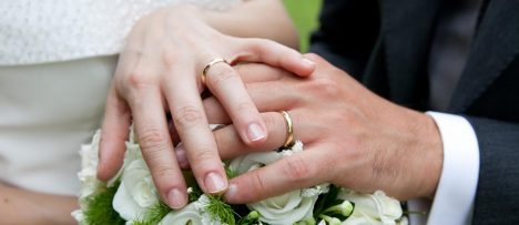 Casarse después de los 50 en Chile: qué considerar sobre herencias, bienes y protección legal