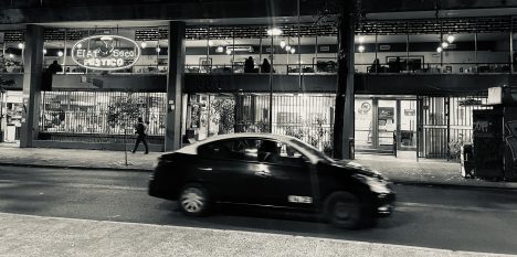 Centro de Santiago de noche, un sábado cualquiera