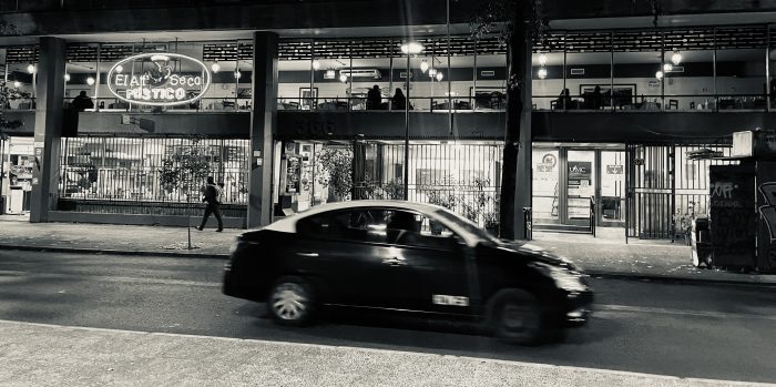 Centro de Santiago de noche, un sábado cualquiera