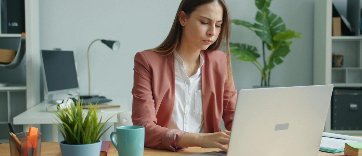 Desempleo femenino en Chile: por qué las empresas evitan contratar mujeres y cómo revertirlo