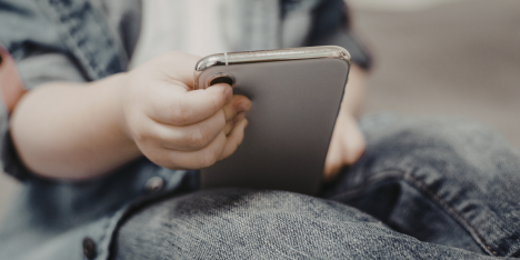 Infancias desconectadas: el costo de vivir tras una pantalla