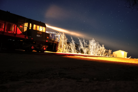 Hay una forma de viajar en tren por el desierto de noche: Revisa los precios y cómo asegurar tu cupo