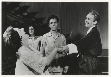 Obra "Los invasores" en Teatro Nacional Chileno