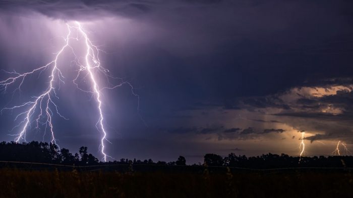 Se adelantó: El horario exacto en que las tormentas eléctricas y granizos golpearán a Santiago
