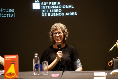 Escritora Nona Fernández: "Tenemos que intentar disponer de un pensamiento utópico"