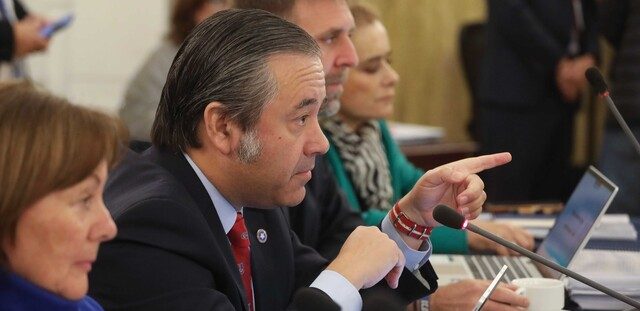Gobierno activa plan “rompeolas” para frenar más de mil indicaciones opositoras en Ley Miscelánea