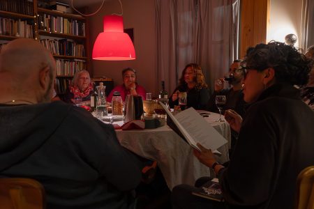Escritores realizaron encuentro “Abandonismo en tiempos de barbarie" en Valdivia
