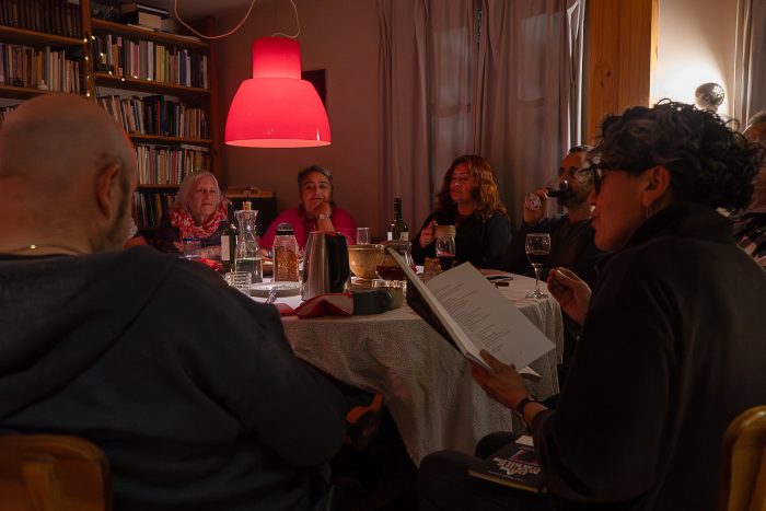 Escritores realizaron encuentro “Abandonismo en tiempos de barbarie" en Valdivia