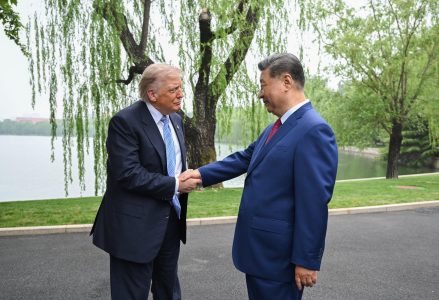 China y EEUU cierran el viaje de Trump con promesas de estabilidad y frentes aún abiertos