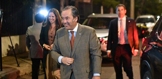 Presidente Kast ordena a bancada republicana en Cerro Castillo y contiene ruido interno