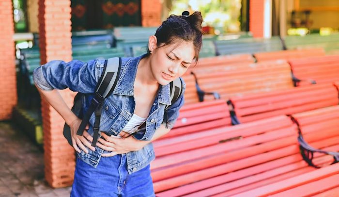 La barriga del viajero: por qué ir de vacaciones afecta los hábitos intestinales y cómo evitarlo