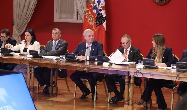 Ajuste ministerial abre fuego político: RN cierra filas, Parisi celebra y oposición endurece crítica