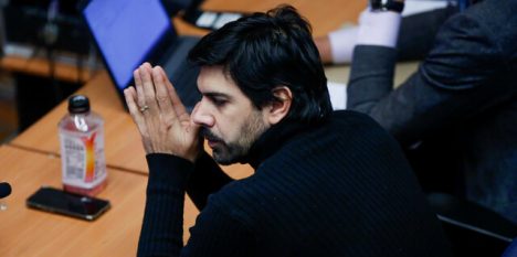Exasesor ligado a plataforma electoral de Lavín León busca evitar eventual extradición a Chile