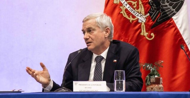 Kast enfrenta desmarque de Chomali por migrantes en hospitales: “Necesitamos algún grado de alerta”