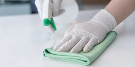 Qué es el spot cleaning y por qué arrasa como tendencia de limpieza en redes