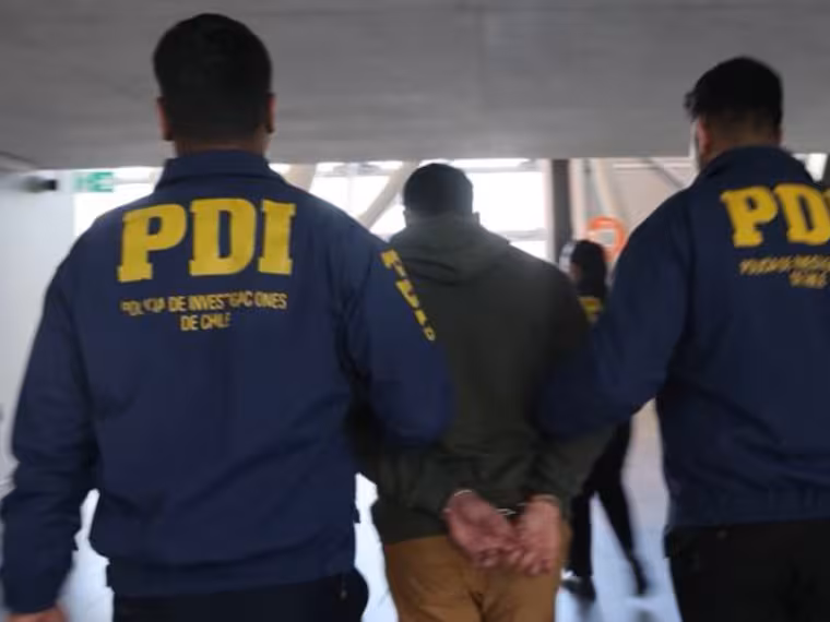 Detienen a tres chilenos por robar en casas de Juan Martín del Potro y del novio de Taylor Swift
