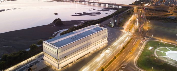 Pritzker, arquitectura y élites: la discusión que abrió el premio a Smiljan Radić