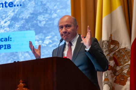 La omisión de transparencia del ministro Quiroz que puede complicar la Ley Miscelánea en el Senado