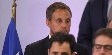 La Moneda intenta apagar incendio en Ministerio de Ciencia tras renuncia de subsecretario Araos
