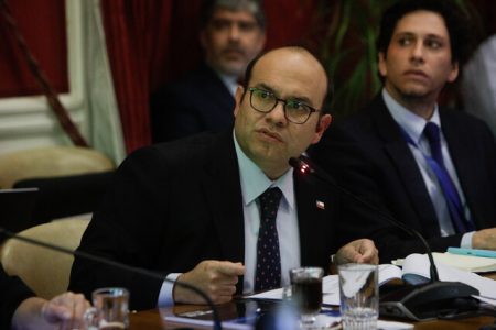 Pavez responde a críticas de Squella por caso Rodríguez: hicieron "lo que permite la Contraloría"