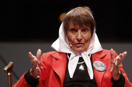 Fallece Taty Almeida, una de las fundadoras de Madres de Plaza de Mayo de Argentina