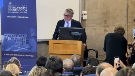 Boric reaparece junto a exgabinete en lanzamiento de libro de Marcel