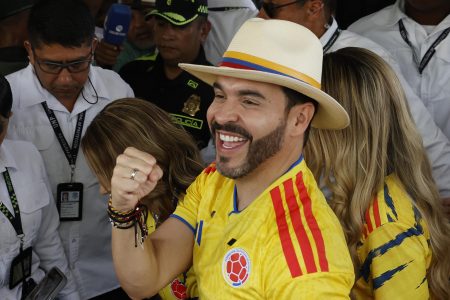 Por estrecho margen Espriella se impone a Cepeda en la presidencia de Colombia