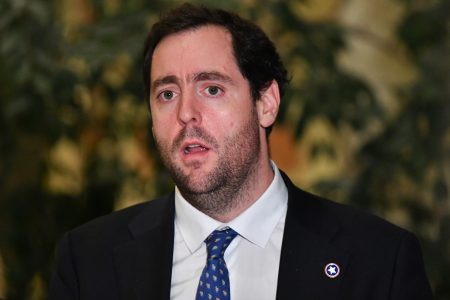 Dip. republicano justifica viaje al Caribe durante semana distrital: "Trabajo de lunes a miércoles"
