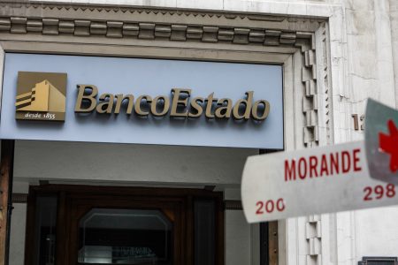 Operación Tokio: allanan sucursal del BancoEstado debido a vínculo de ejecutiva con Tren de Aragua