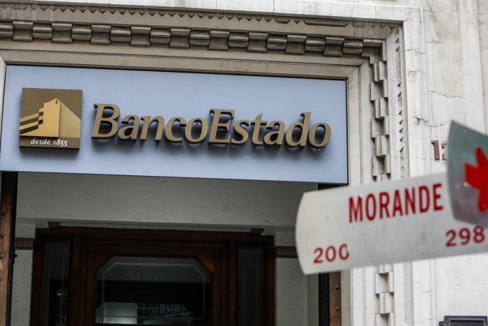 Operación Tokio: allanan sucursal del BancoEstado debido a vínculo de ejecutiva con Tren de Aragua