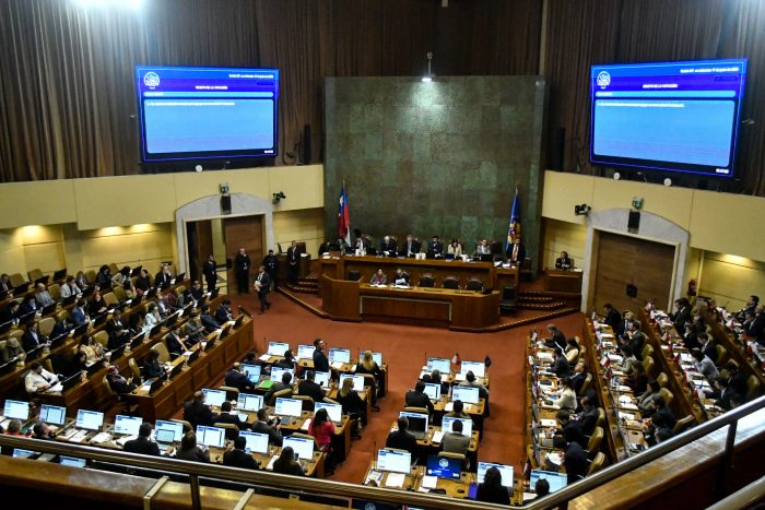 Diputados UDI piden citar como “sujeto de interés” a exdirector de Migraciones