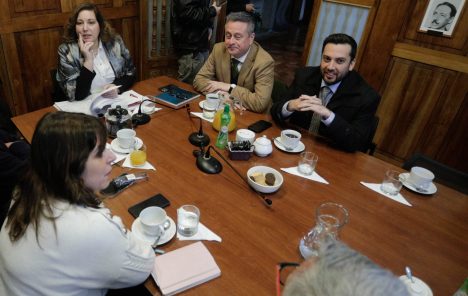 Senadores PS, PPD y FA se abren a apoyar megarreforma a cambio de paquete de compensaciones fiscales
