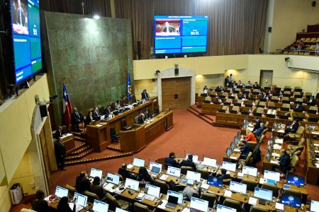 Los chilenos y las acusaciones según Criteria: 62% cree que "desvían la atención" de problemas
