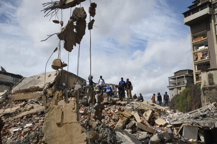 Venezuela eleva número de muertos por terremotos y búsqueda de sobrevivientes entra en etapa crítica