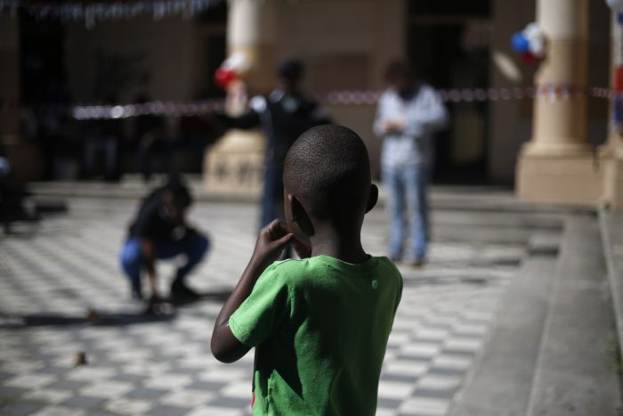Fiscalía investiga red de tráfico de menores haitianos tras ingreso masivo a Chile en 2025