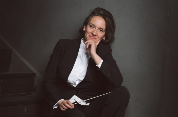 Alejandra Urrutia vuelve a tomar la batuta de la Orquesta Sinfónica con un estreno de Valeria Valle