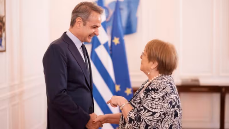 Bachelet suma apoyo en Grecia y continúa ofensiva internacional para liderar la ONU