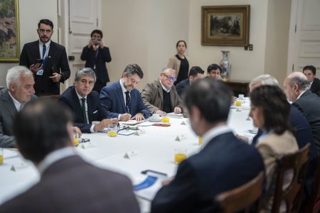La hoja de ruta en descentralización que los gobernadores regionales instalaron en La Moneda