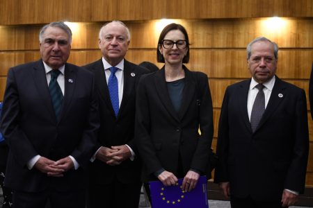 Embajadora de la Unión Europea destaca a Chile como socio estratégico ante la incertidumbre global