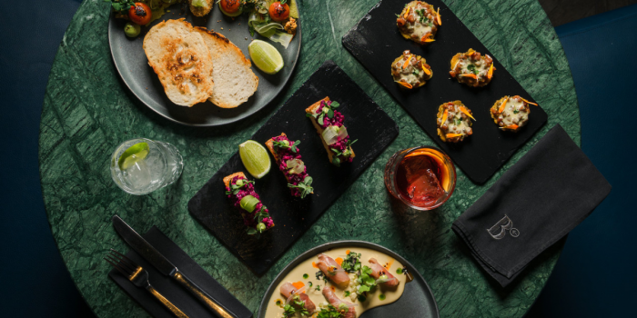 Catas privadas, whisky y gastronomía: experiencias sensoriales ganan espacio en bares de Santiago