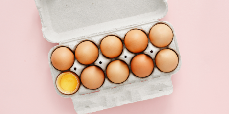 ¿Huevos de “gallinas felices”? Sernac advierte que el concepto no tiene definición legal en Chile