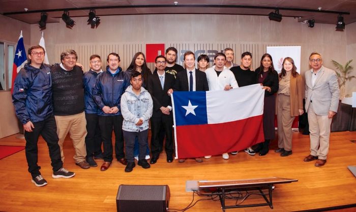 Estudiantes chilenos viajan rumbo a la final mundial de Huawei ICT Competition en China