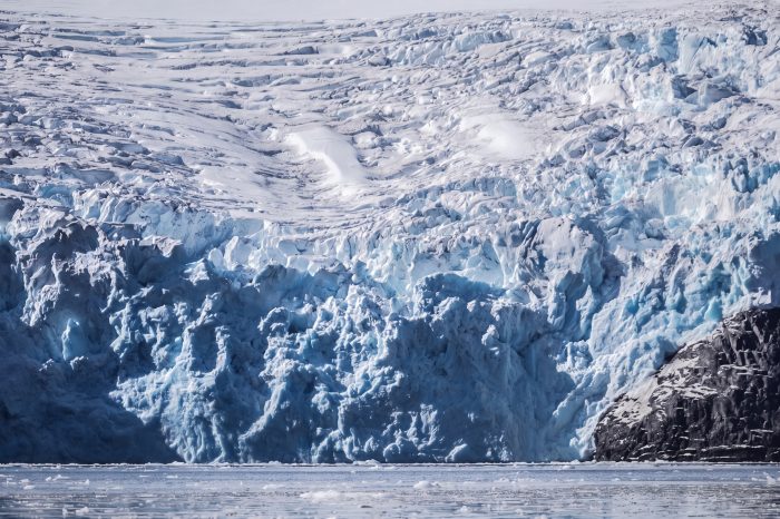 El banjo del Endurance y la psicología social  de una ciudad antártica